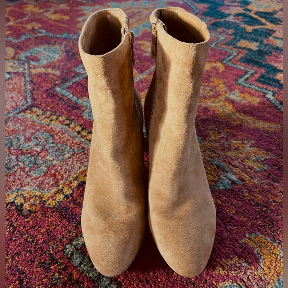 Anne Klein | Women’s tan faux suede round heel, side zip ankle boots, size 8 - Picture 3 of 13